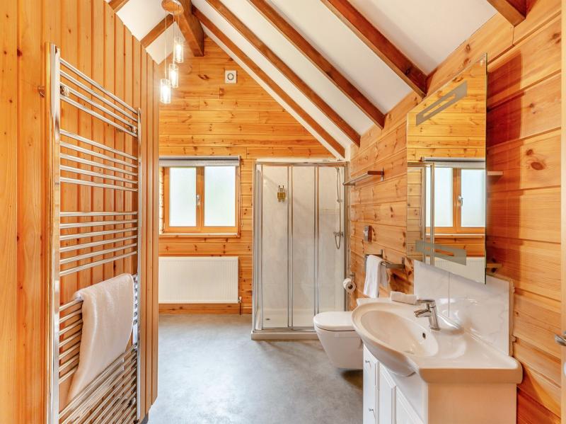 Beautifully fitted bathroom with shower