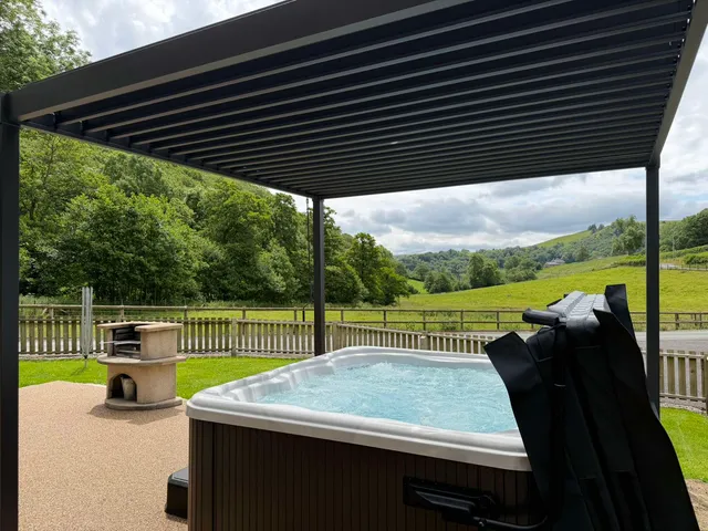 Inari Gold Hot Tub