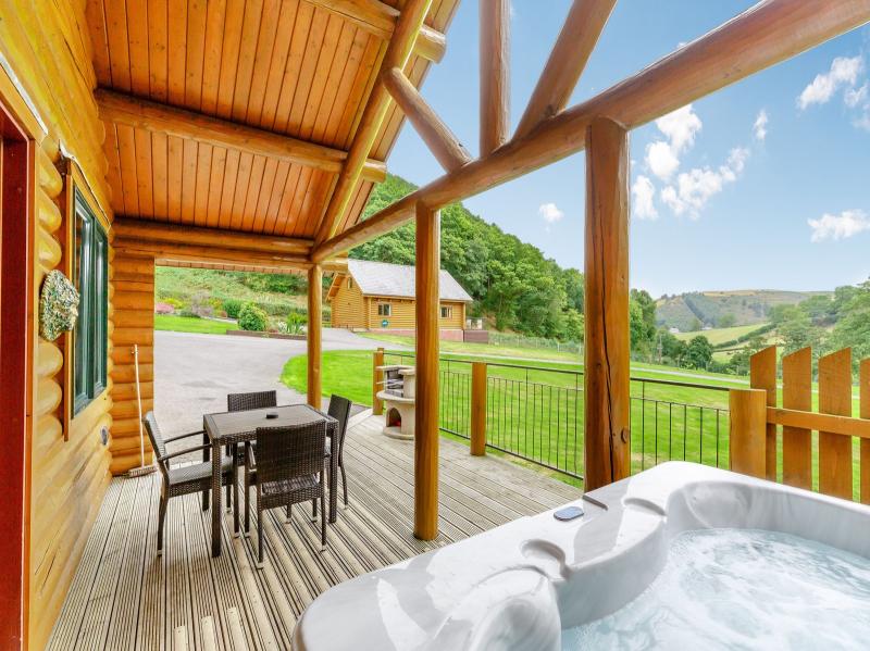 Hot tub, outside dining area and BBQ