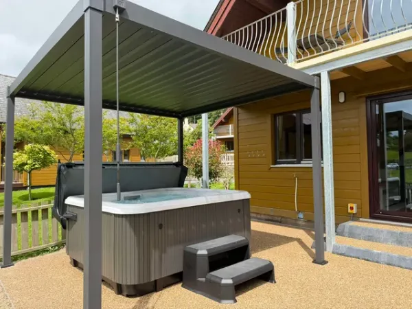 Inari Gold Hot Tub