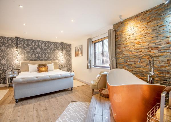 New Hampshire lodge bedroom